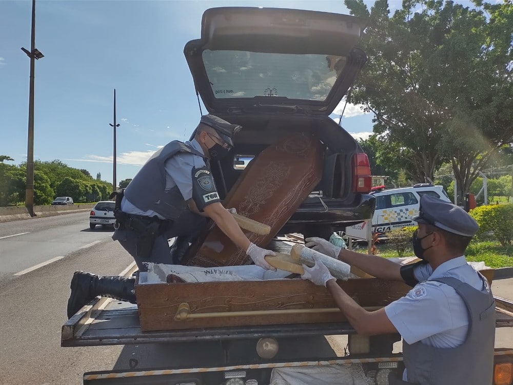 Polícia Rodoviária apreende tijolos de maconha escondidos dentro de