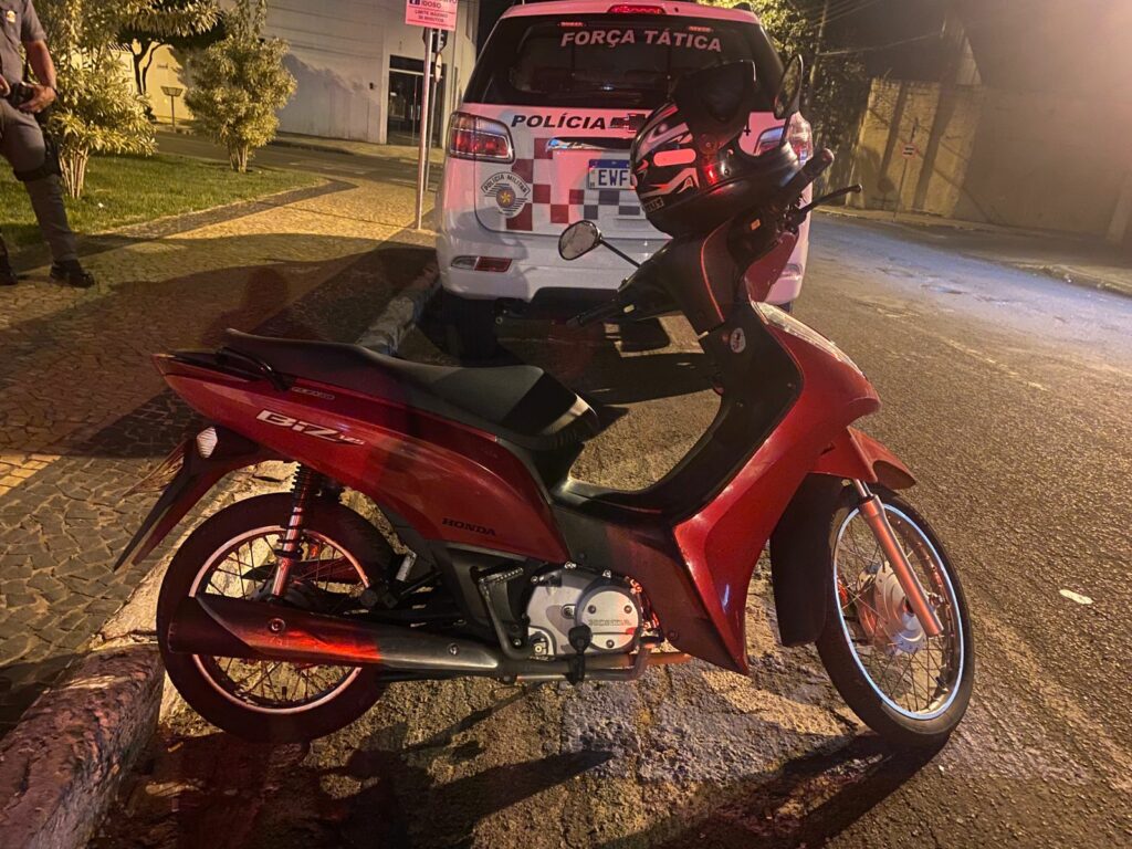 Motociclista Tijolo De Maconha Tenta Fugir Da Pol Cia Mas Acaba