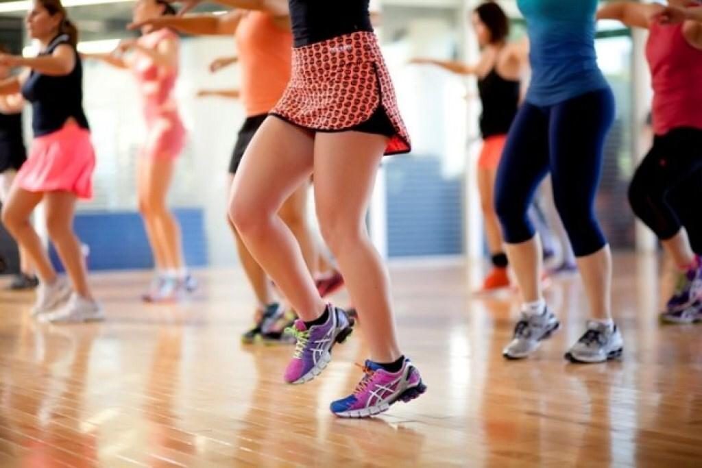 Treino inspirado nas atletas do futebol para queimar 800 calorias